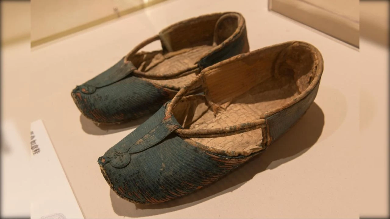 Arkeolojik kazılarda keşfedilen 12 antik ayakkabı! 6 bin yıldan eski çimen sandaleti hâlâ sağlam - 12. Resim