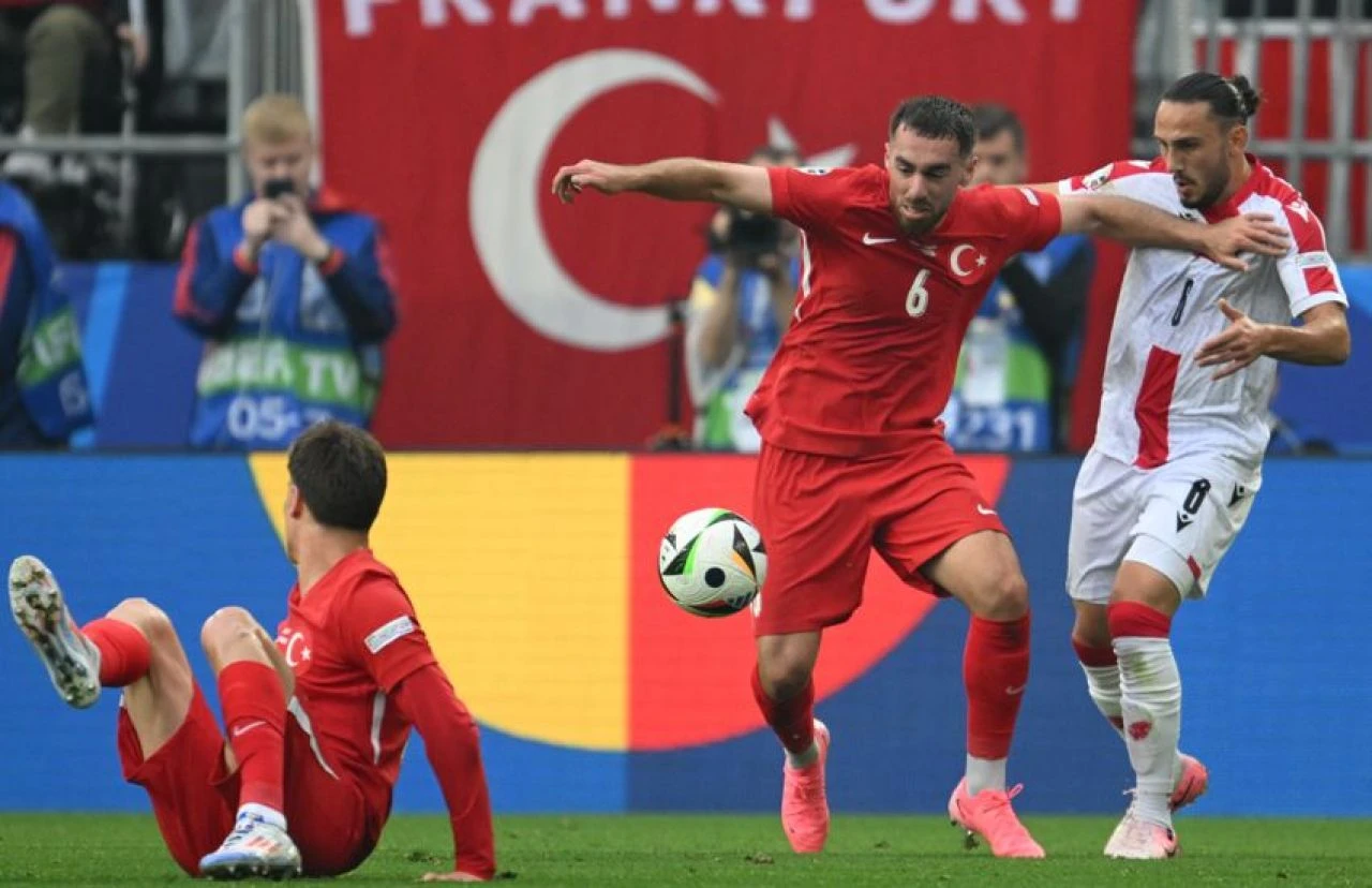 Beşiktaş'tan milli futbolcuya kanca: İlk temas kuruldu - 1. Resim