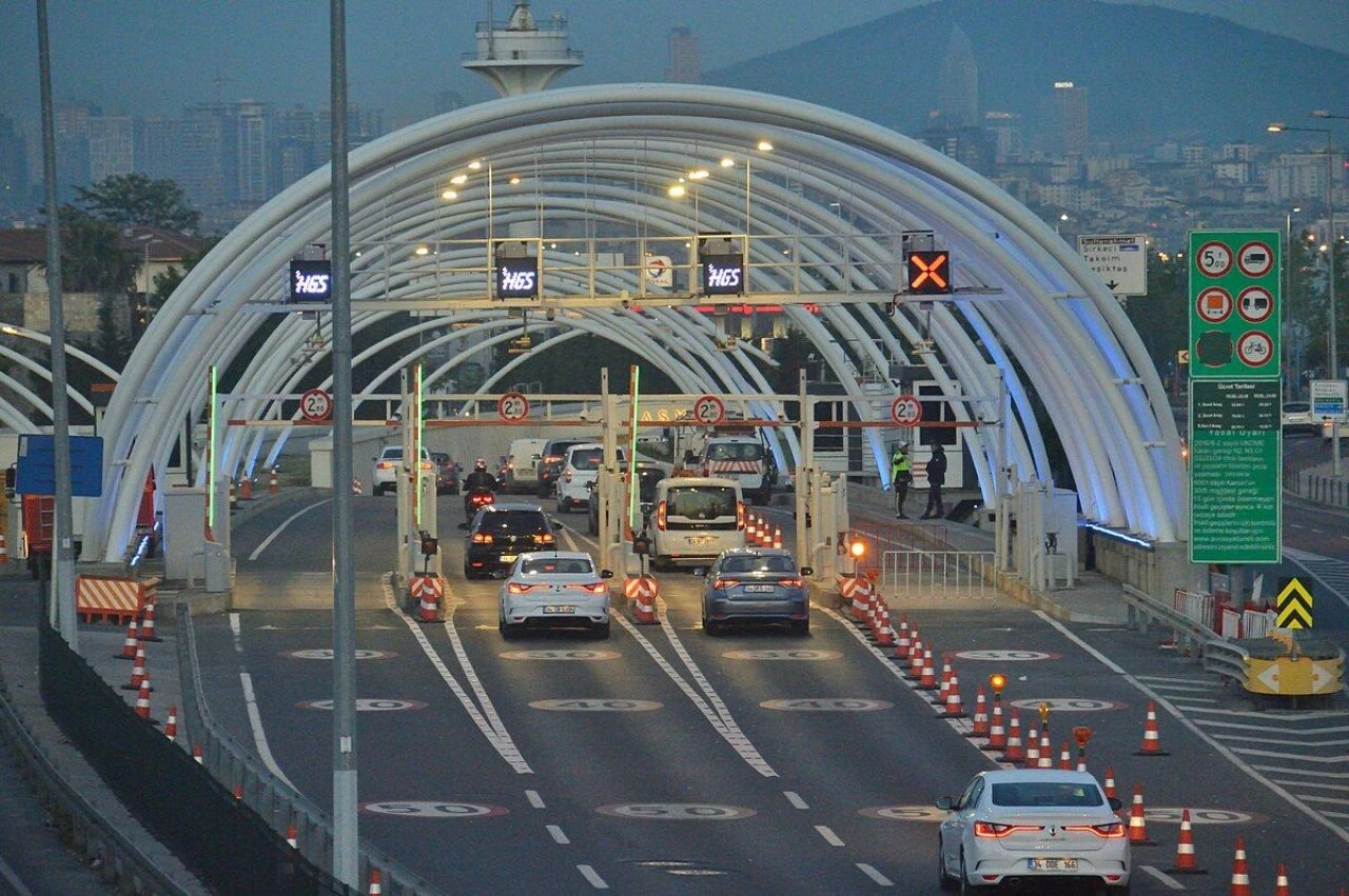 CHP'li Deniz Yavuzyılmaz'dan köprü ve otoyol iddiası! 'Zam gelecek' dedi - 2. Resim