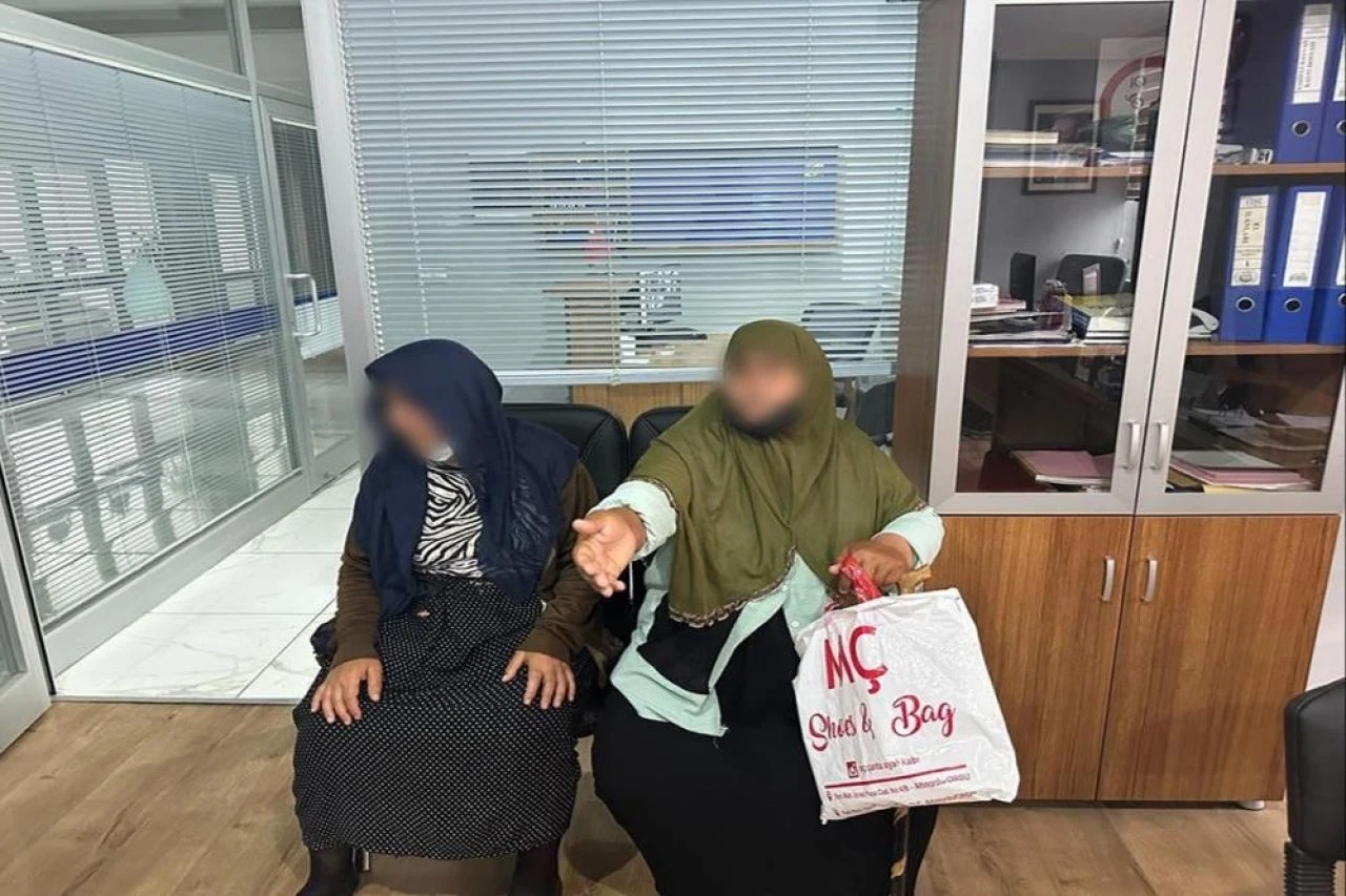 Dilenci değil ayaklı kasalar! Üstlerinden tam 22 bin lira para çıktı - 2. Resim