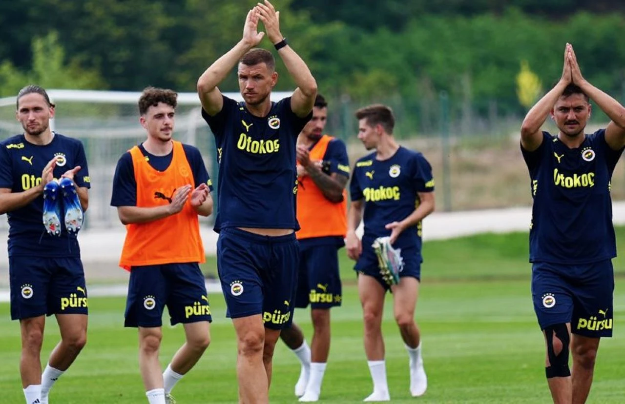 Fenerbahçe, Jose Mourinho yönetiminde taraftara açık idman yaptı - 1. Resim