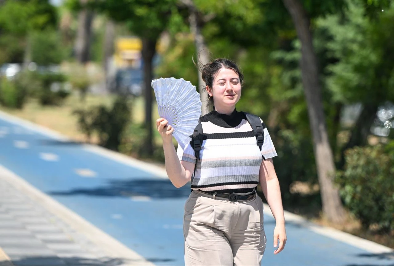 Kavurucu sıcaklar nefes aldırmıyor! Uzman isimden bunaltıcı havalar için altın değerinde uyarılar