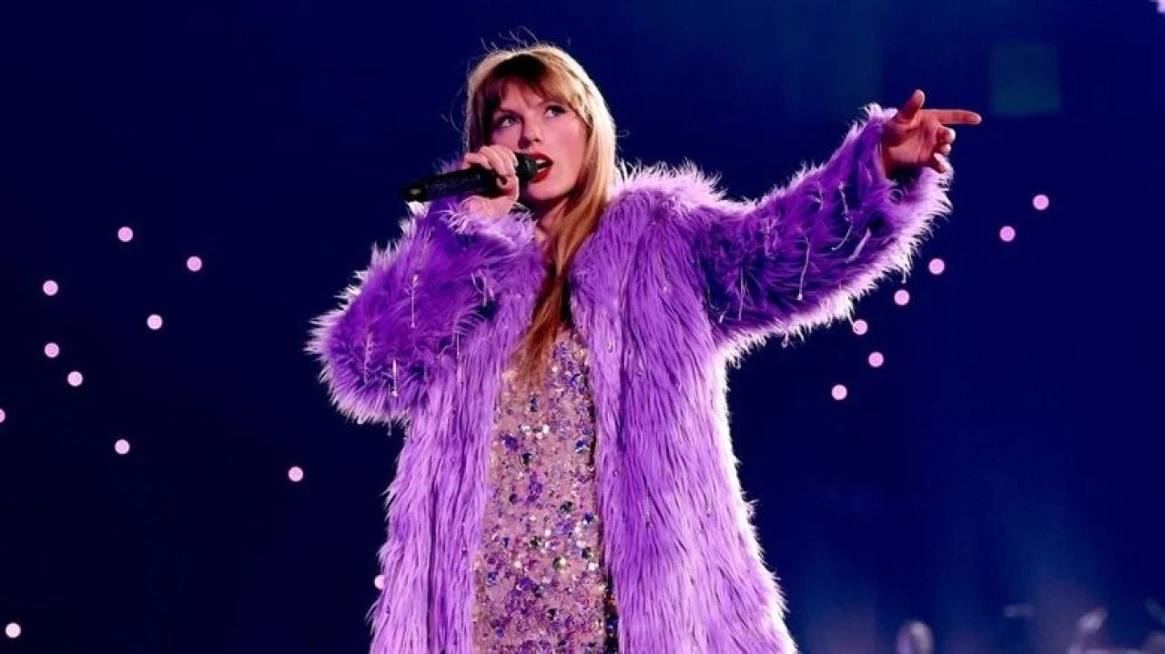 Konser sırasında boğazına böcek kaçan Taylor Swift'in sağlık durumunun iyi olduğu belirtildi - 1. Resim