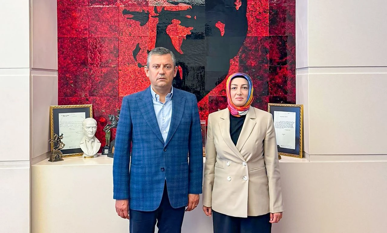 Özgür Özel, Cumhurbaşkanı Erdoğan'ın modasına uydu - 1. Resim