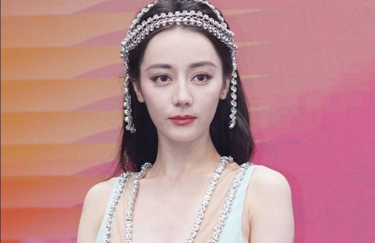 Sıla Türkoğlu ile Hande Erçel yarıştı! 'Yaşayan en güzel kadını' belli oldu