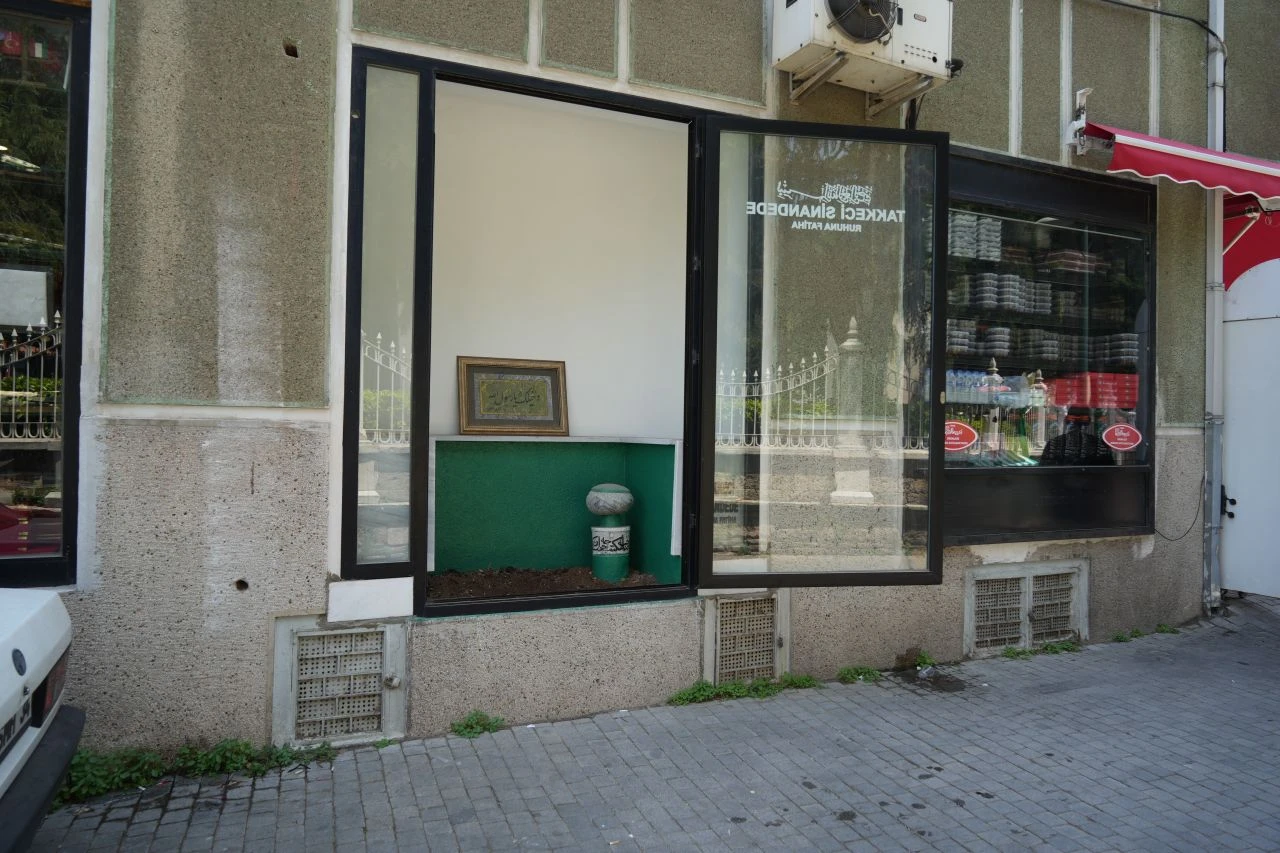 Vitrinde mezarlığı gören şaşıp kalıyor! Üzerine 4 katlı bina yapıldı: Nedenini öğrenen dua etmeden geçmiyor - 2. Resim