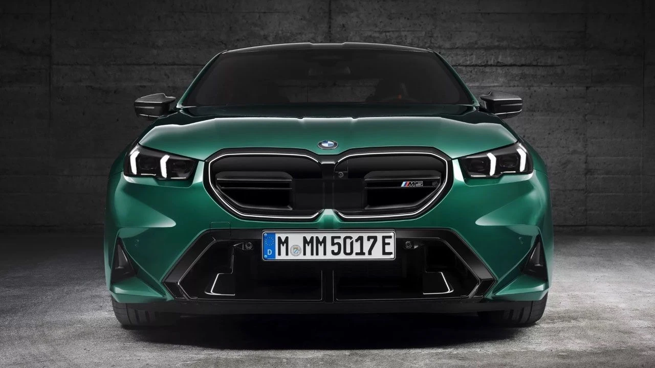 2025 BMW M5 tanıtıldı: Özellikleri ve fiyatı