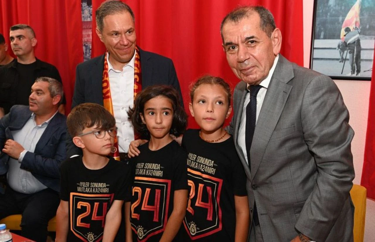 Dursun Özbek'ten milli futbolculara destek: "Kirli oyunlara cevabı sahada vereceklerdir"