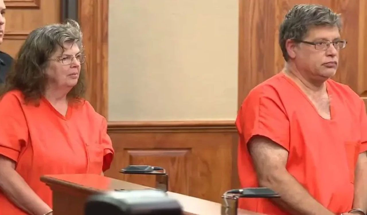 Evlat edindikleri 5 çocuğu köle gibi kullandılar! Korku evindeki tüm gerçekler gün yüzüne çıktı