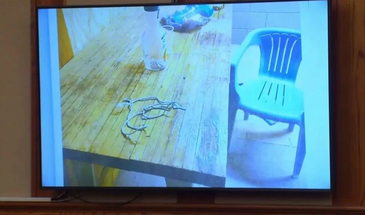 Evlat edindikleri 5 çocuğu köle gibi kullandılar! Korku evindeki tüm gerçekler gün yüzüne çıktı