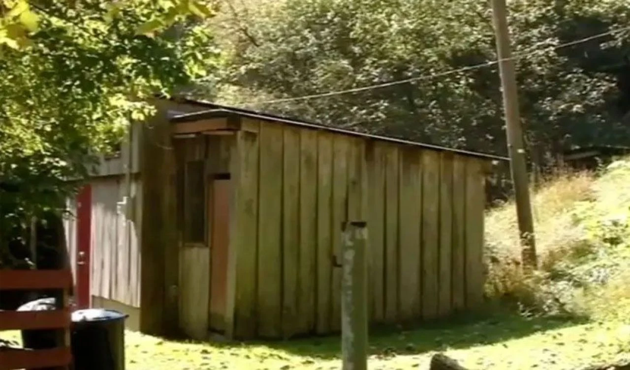 Evlat edindikleri 5 çocuğu köle gibi kullandılar! Korku evindeki tüm gerçekler gün yüzüne çıktı