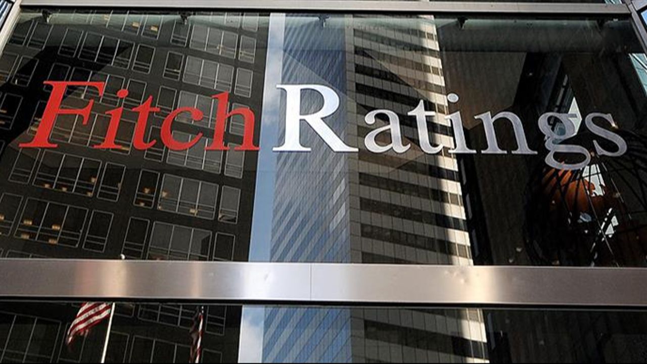 Fitch, iki Türk bankasının notlarını yükseltti