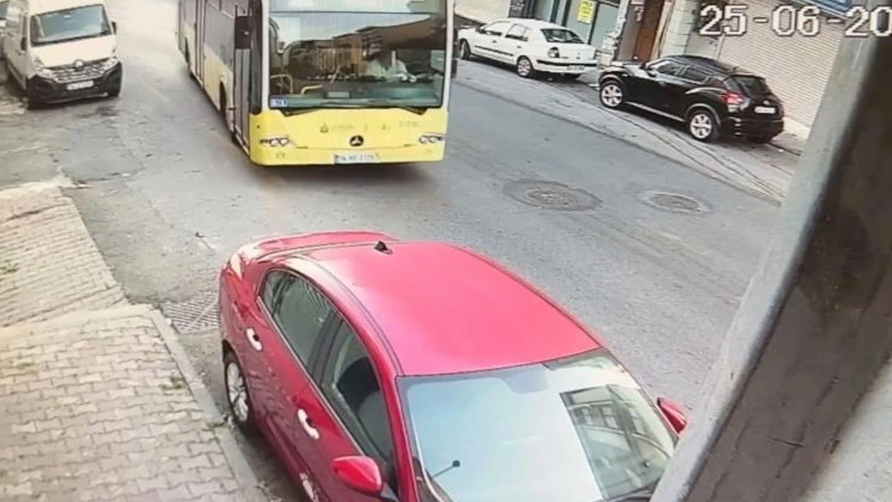 İETT otobüsü dehşeti kamerada! Şoför direksiyon başında uyudu, kontrolden çıkan otobüs 4 aracı biçti