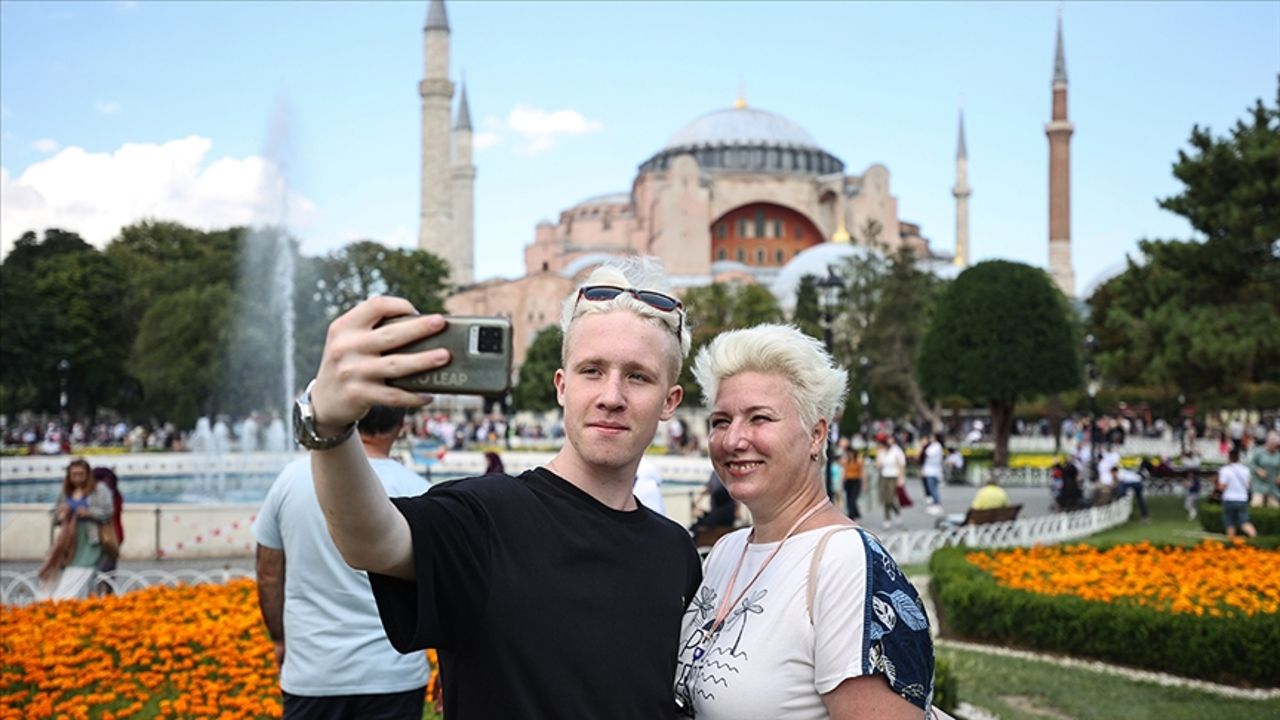 İstanbul&#039;dan yeni turist rekoru geldi! Megakent 2024&#039;ün ilk 5 ayında 7 milyon kişi ağırladı