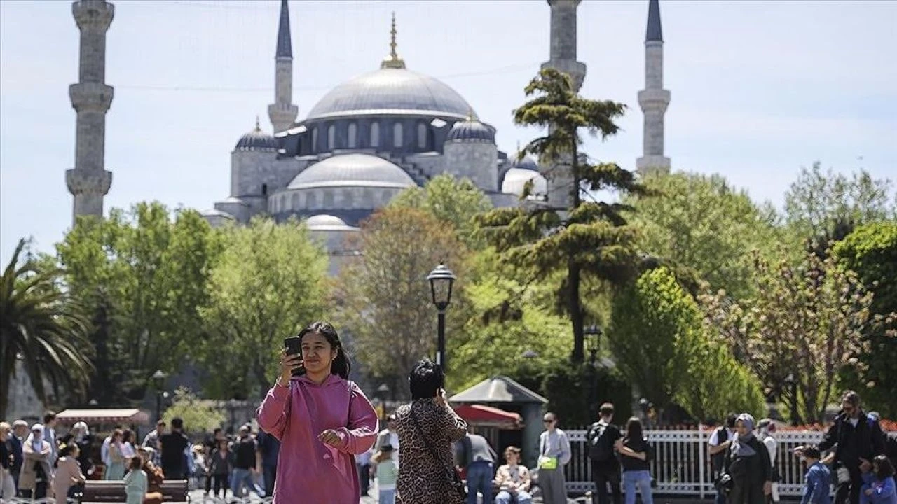 İstanbul'dan yeni turist rekoru geldi! Megakent 2024'ün ilk 5 ayında 7 milyon kişi ağırladı - 1. Resim