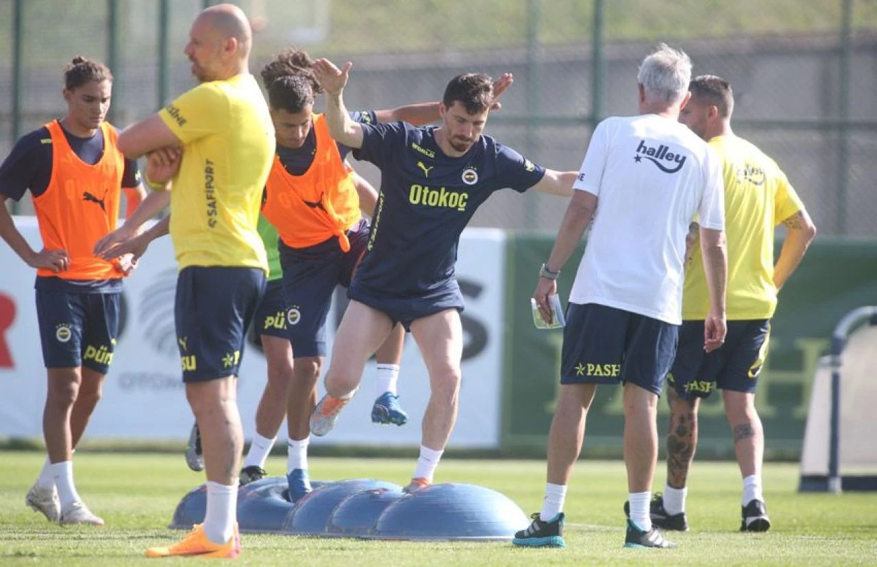 Mourinho'nun Mert Hakan Yandaş'a hitabı dikkat çekti: "Komutan"