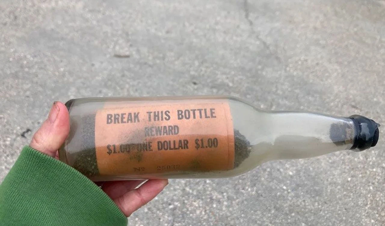 Şişeyle denize atılan mesaj 63 yıl sonra kıyıya vurdu! Bulana içinde ödül vardı - 2. Resim