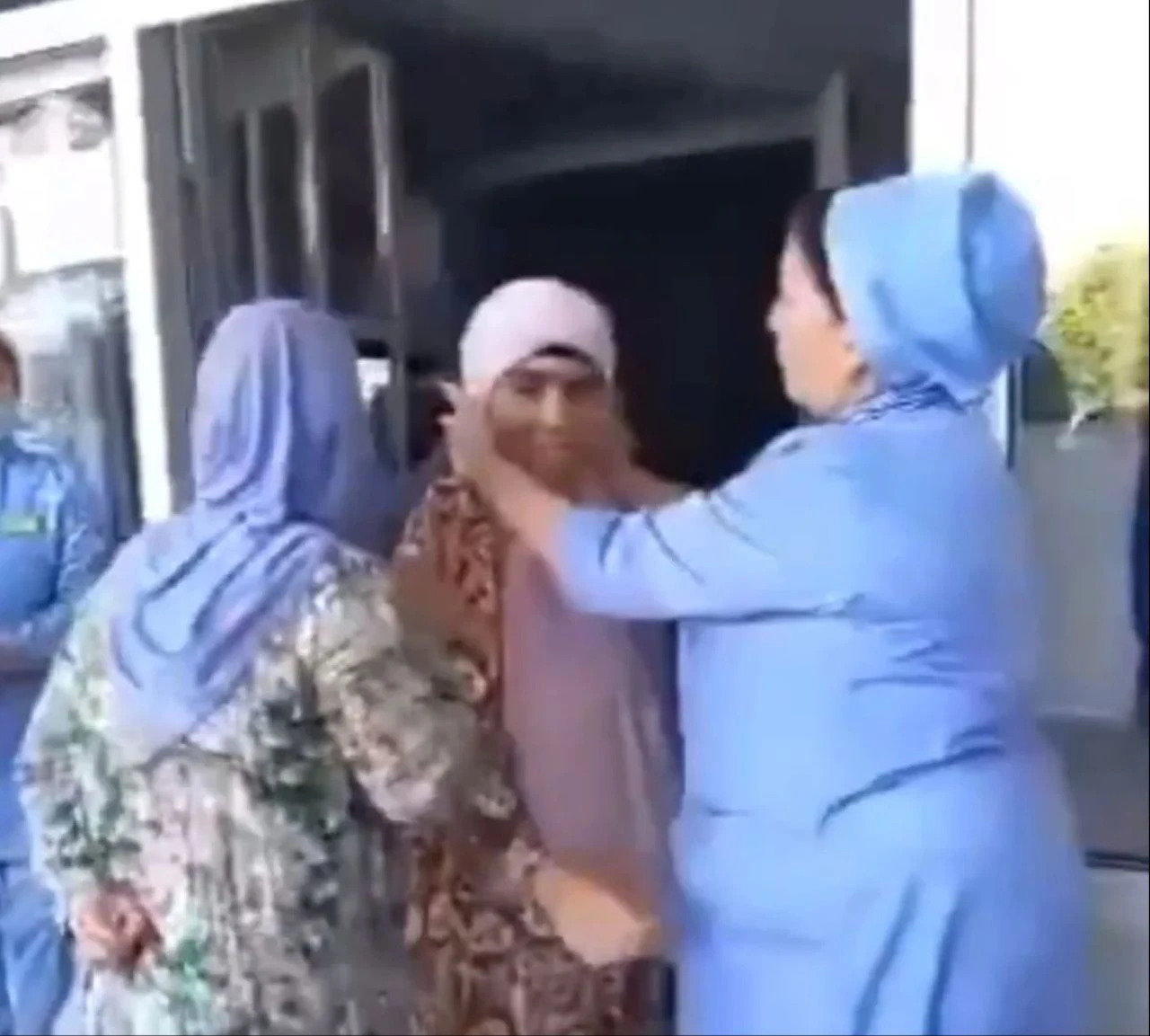 Tacikistan'da skandal karar sonrası başörtülüleri hastaneye almamaya başladılar