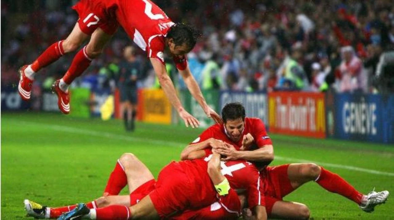 Türkiye-Çekya maçı öncesi UEFA'dan gurur veren paylaşım! Nihat Kahveci golü...