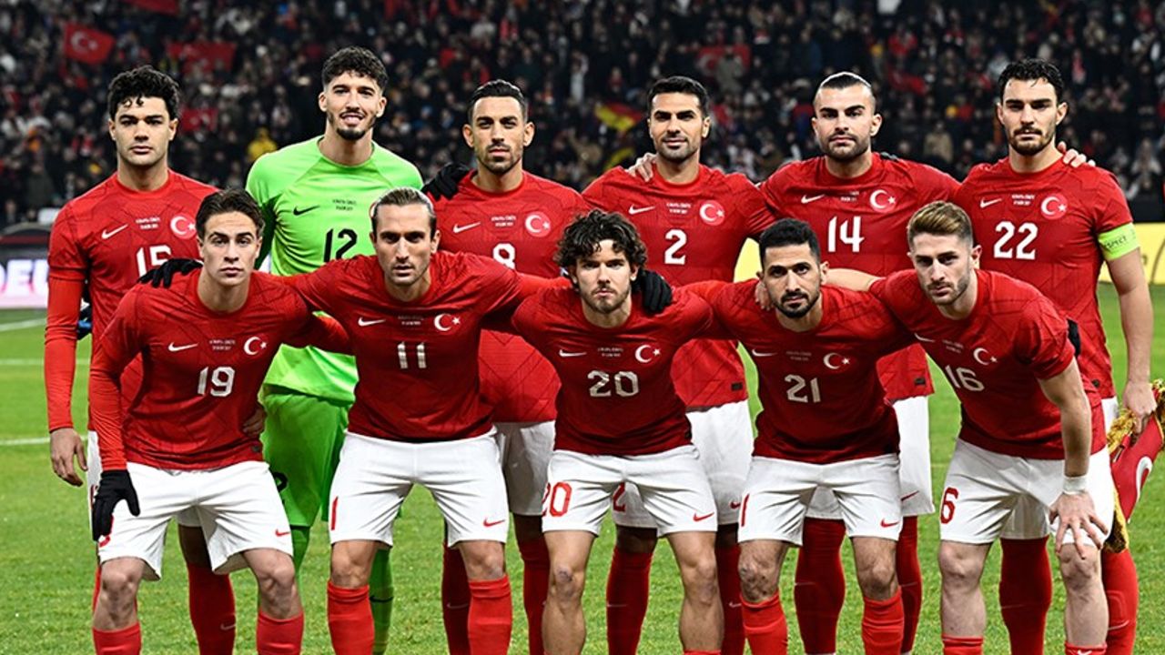 Volkspark Stadı'nda oynanan Türkiye - Çekya maçını Rumen hakem Istvan Kovacs yönetiyor - Aktüel