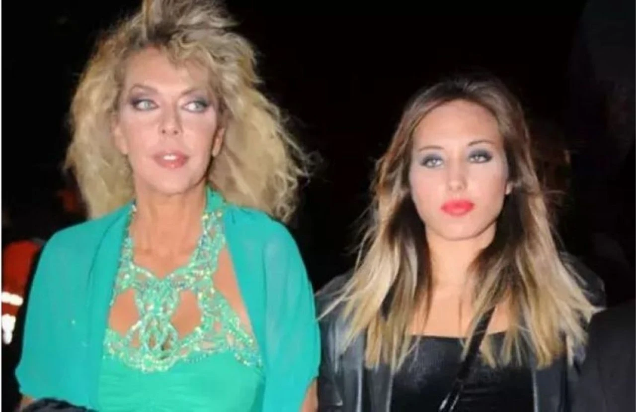 Ahu Tuğba'dan sevindiren haber! Müjdeli haberi kızı verdi