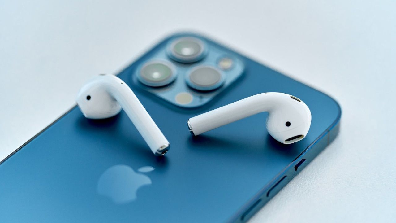 Apple, AirPods ve Beats kulaklıkları için acil güvenlik güncellemesi yayınladı