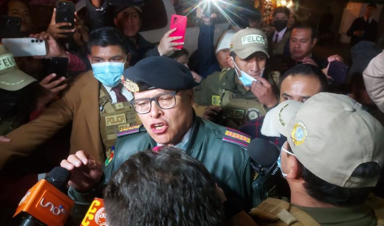 Bolivya darbe girişimine damga vuran anlar! Devlet lideri, darbeci generalle karşı karşıya geldi - 3. Resim