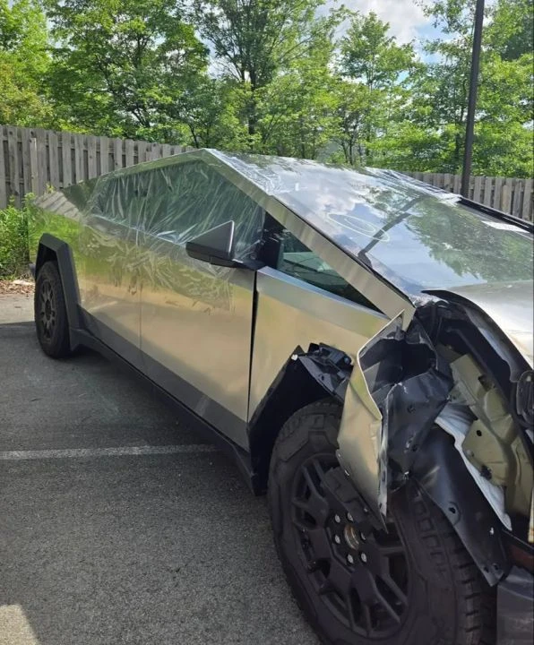 Elon Musk'ın başı Cybertruck'larla belada! Satın aldıktan saatler sonra kontrolden çıktı - 1. Resim