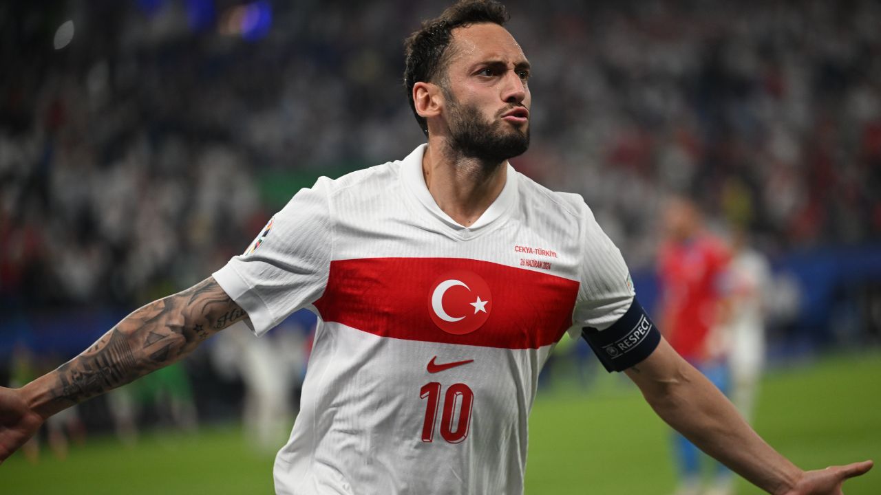 Hakan Çalhanoğlu son 16 turu maçında yok!