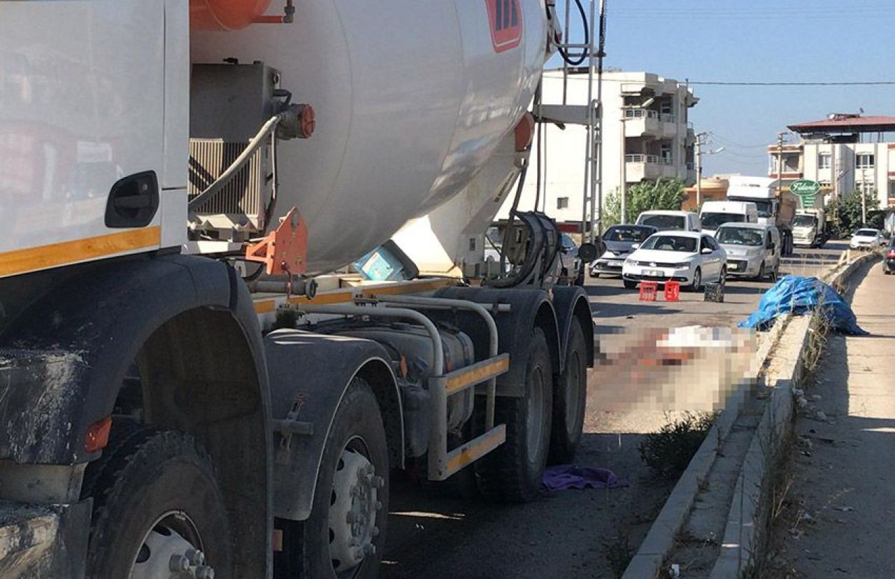 Hatay'da korkunç kaza: Beton mikserinin altında hayatını kaybettiler - 1. Resim