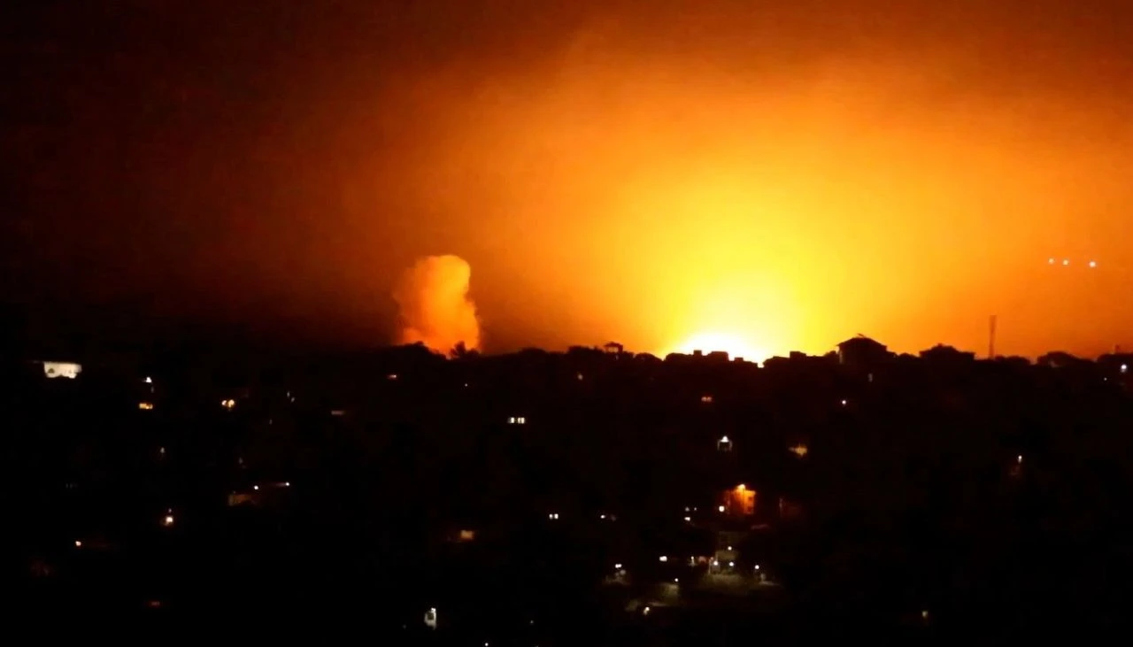 Lübnan'ı taş devrine döndürecekler! İsrail tehditlerini sürdürüyor, Lübnan'a yine saldırdı - 1. Resim