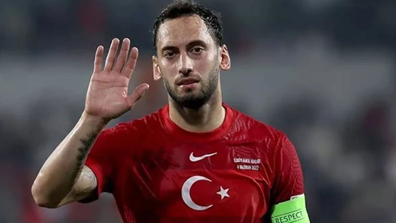 Türkiye Çekya maçında sarı kart gören Hakan Çalhanoğlu, sonraki maçta forma giyemeyecek - Aktüel