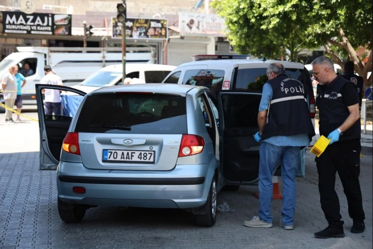 Adana'da trafik ışıklarında korkunç infaz! Uzman çavuş eşini katletti, polisle çatıştı - 1. Resim