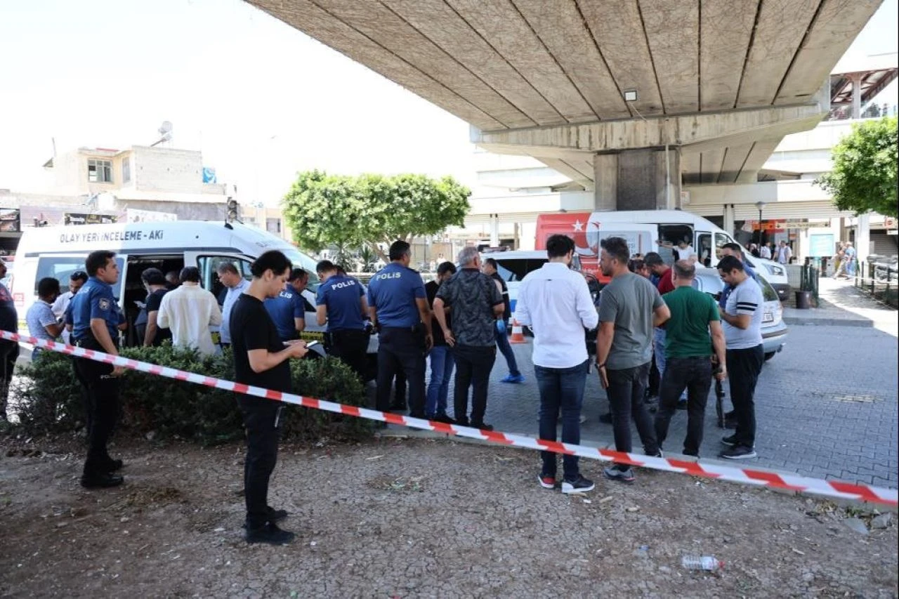 Adana'da trafik ışıklarında korkunç infaz! Uzman çavuş eşini katletti, polisle çatıştı - 4. Resim