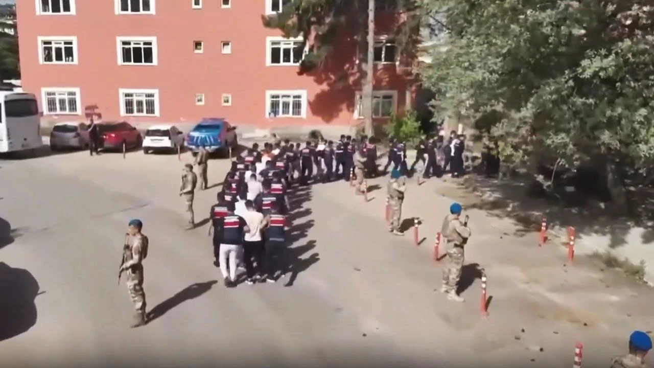 Bakan Yerlikaya duyurdu: 6 suç örgütü çökertildi - 2. Resim