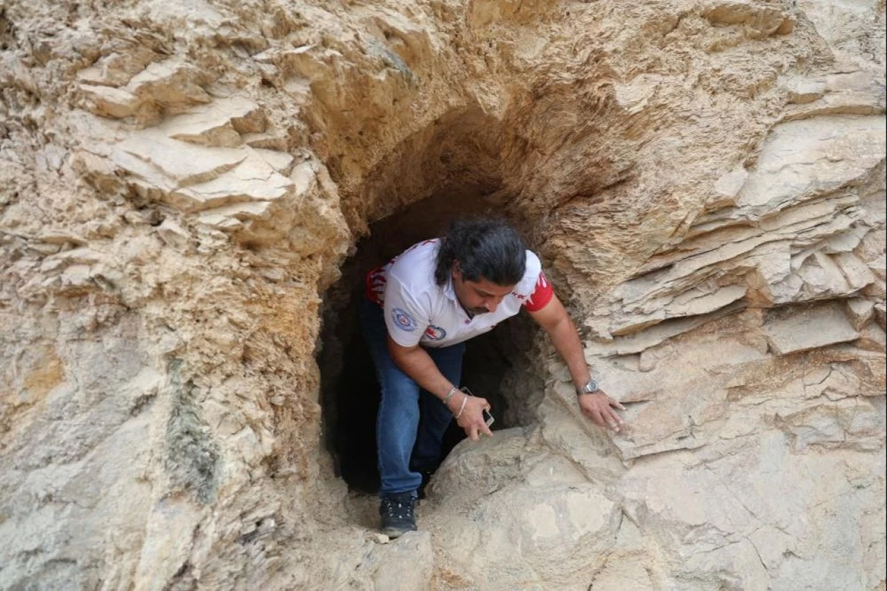 Elazığ'da gizemli dağ: Çuvalla altın çıkıyor, sadece cüceler girebiliyor