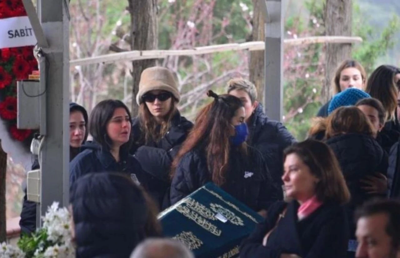 Geçtiğimiz yıl babasını kaybeden Helin Kandemir’den duygusal paylaşım - 2. Resim