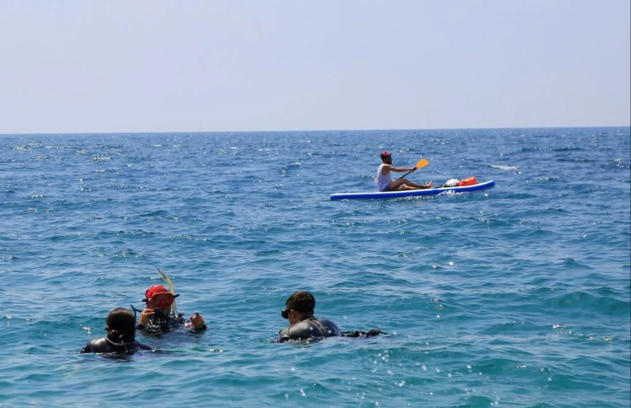 Antalya'dan utandıran görüntüler! Konyaaltı sahili çöplüğe döndü - 4. Resim