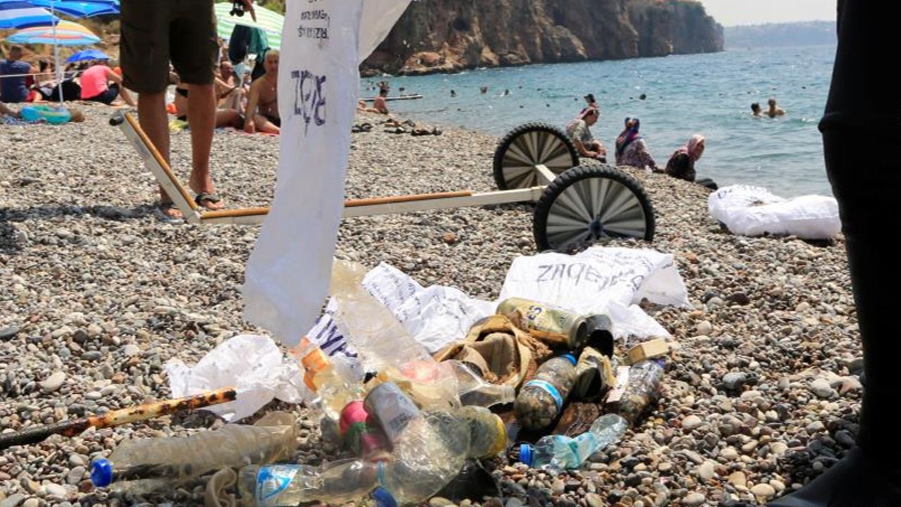 Antalya&#039;dan utandıran görüntüler! Konyaaltı sahili çöplüğe döndü