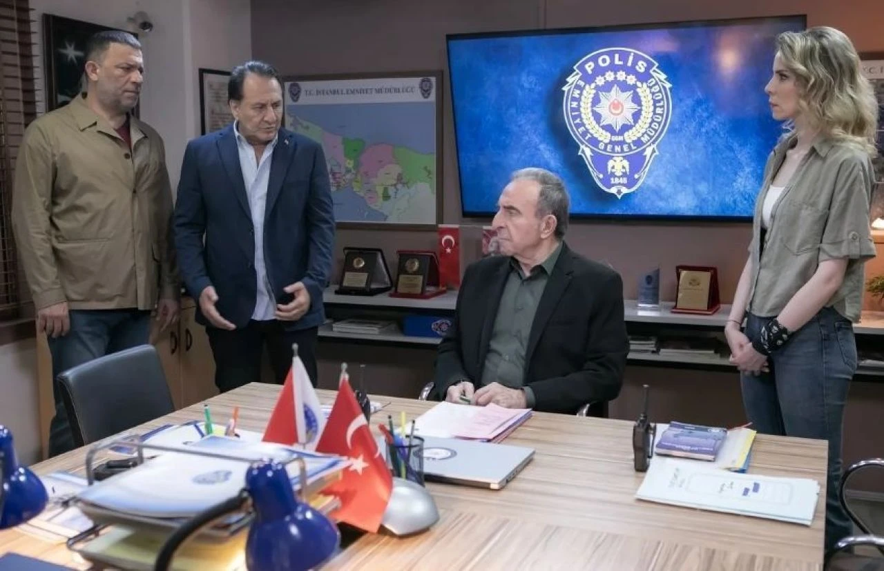 Arka Sokaklar Türk dizi tarihine geçti! Israrla sezon finali yapıyor