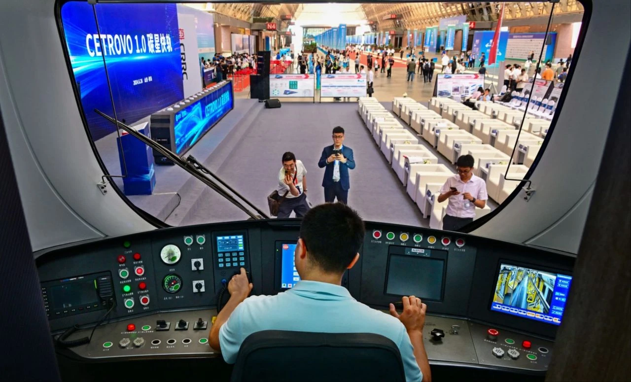 Çin'de dünyanın ilk karbon fiber treni geliştirildi: Geleneksel trenlerden büyük bir farkı var - 2. Resim