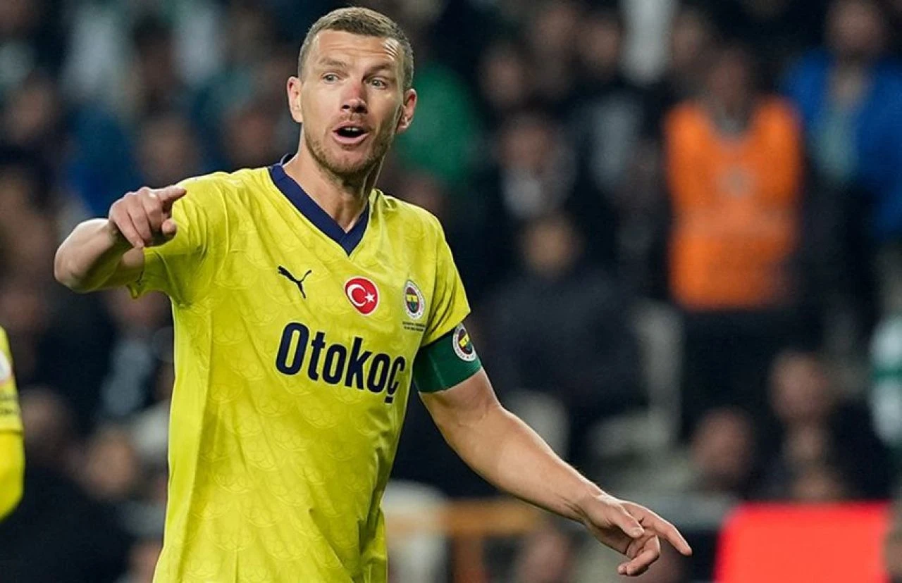 Fenerbahçe'de Edin Dzeko dönemi sona eriyor! Teklifi kabul etti - 1. Resim