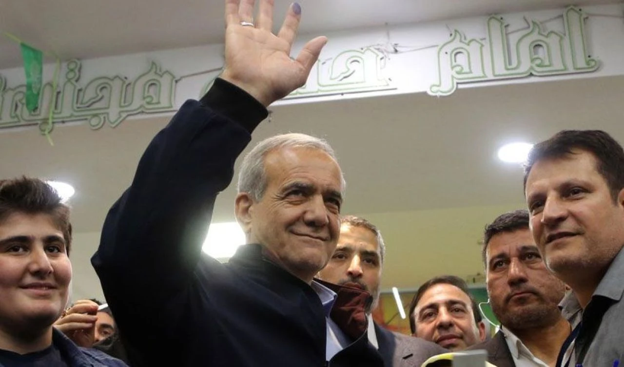 İran'da seçim heyecanı! İlk sonuçlara göre 'Türk aday' Mesud Pezeşkiyan önde