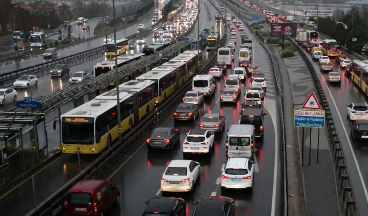 Zorunlu trafik sigortasında rakamlar korkuttu! Fiyatı yüzde 100 arttı, TESK'ten taksit çağrısı geldi - 1. Resim