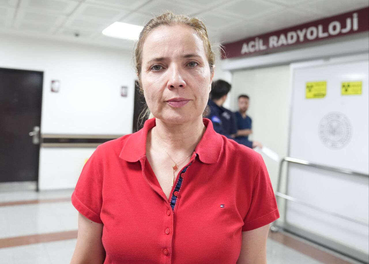 Acilde doktora bıçaklı saldırı kamerada: Güvenlik görevlisi yaralandı - 1. Resim