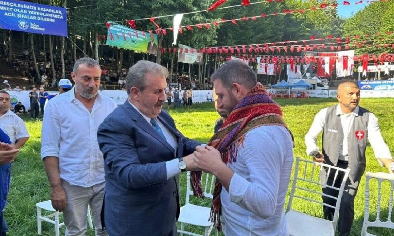 BBP lideri Destici, ünvanını devretti: Yerine ünlü iş insanı geldi