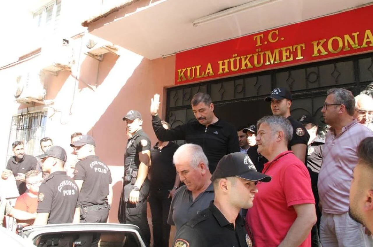 CHP'li Kula Belediye Başkanı Hikmet Dönmez tutuklandı - 1. Resim