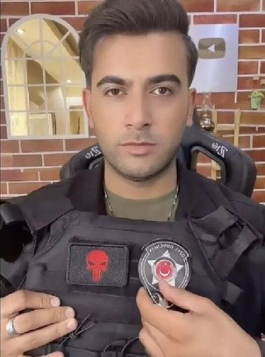 Bir devir daha kapandı! 'Yakışıklı Güvenlik' artık eskisi gibi değil: Güvenlik gitti 'yakışıklı' kaldı - 1. Resim