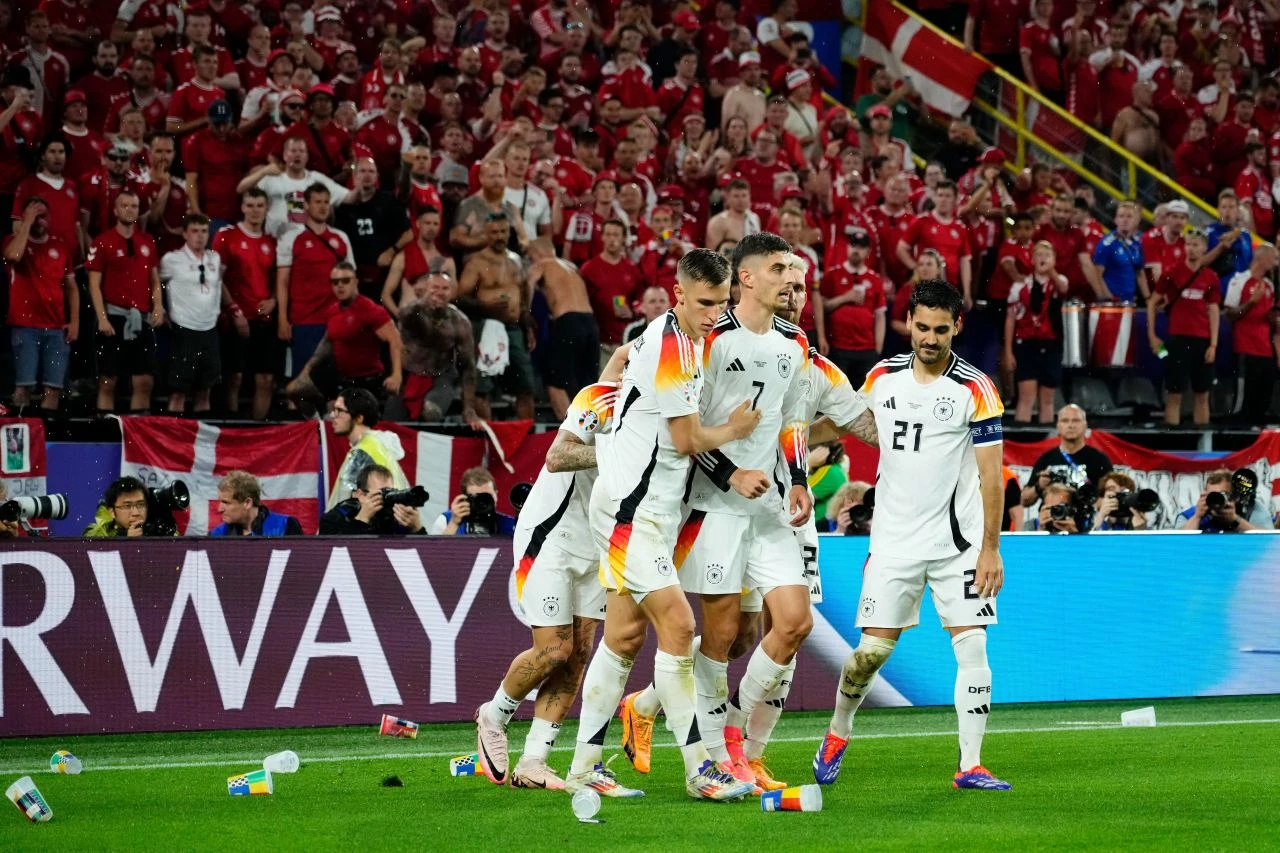 Ev sahibi Almanya yoluna dolu dizgin devam ediyor! Danimarka'yı 2 golle geçti - 2. Resim