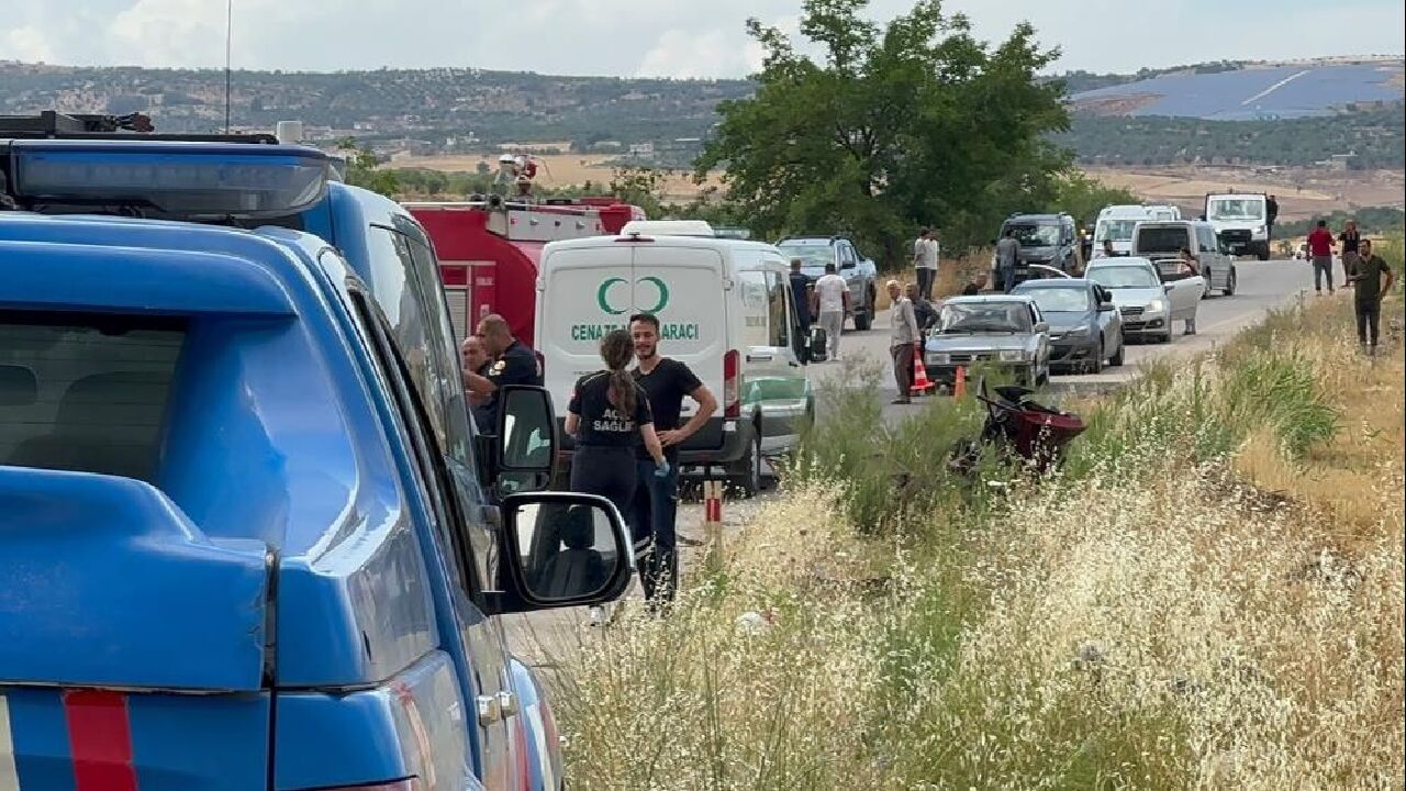 Gaziantep'te kafa kafaya facia! Otomobil ikiye bölündü: Ölü ve yaralılar var - 2. Resim